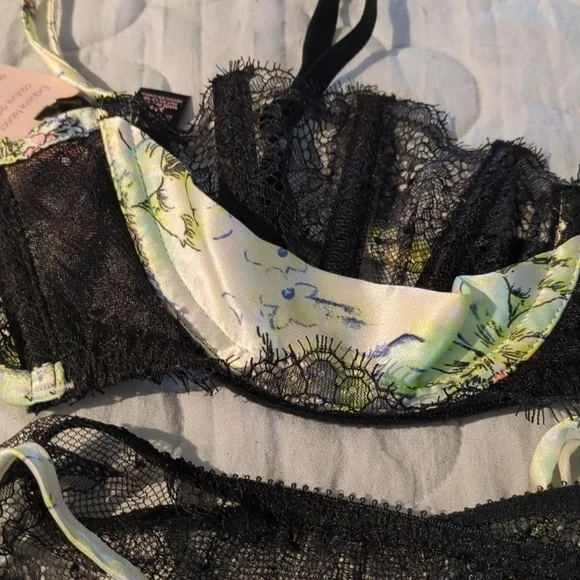 Victoria's Secret Designer Collection Fantasy Island Silk Lace Sexy 2 Piece Set - Picture 3 of 12